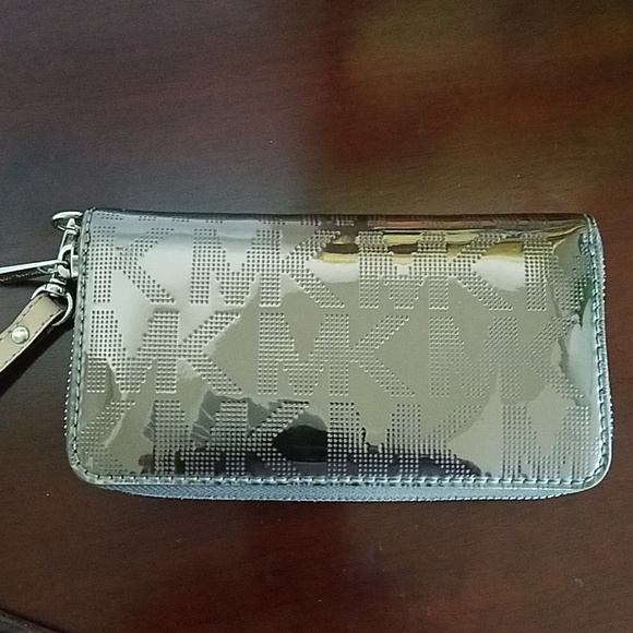 Michael Kors  mettalic leather wristlet wallet - Picture 2 of 3